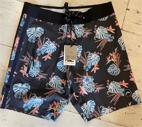 מכנס גלישה של ראסטי פרו פרחים שחור מבצע