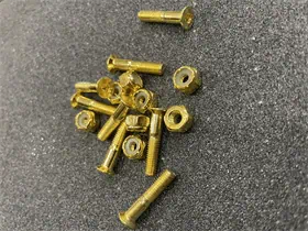 ברגים בצבע זהב אלן