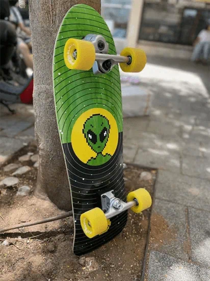 סרף סקייט קארבר של חברת בלק מרקט